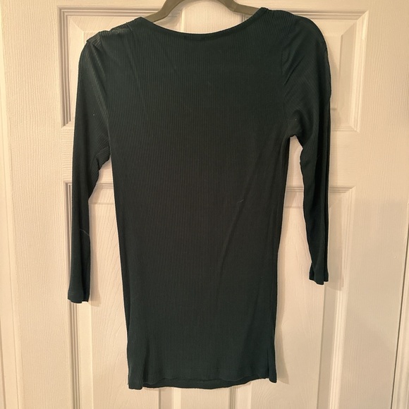 Express Deep Green V-Neck Ribbed Blouse - Picture 2 of 2